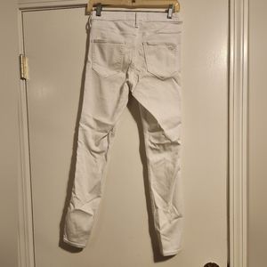 Hollister White High-rise Jean Legging. Size 3R. 26 waist, 28 length.